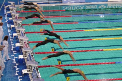 Avrupa Şampiyonası 400 metre serbest stil finalinde yarışan yüzücüler