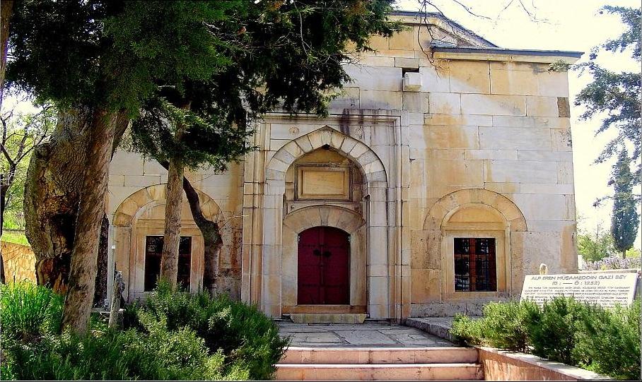 Baklan ilçesinde 1252 yılından kalma Selçuklu dönemi Hüsameddin Gazi Bey Türbesi
