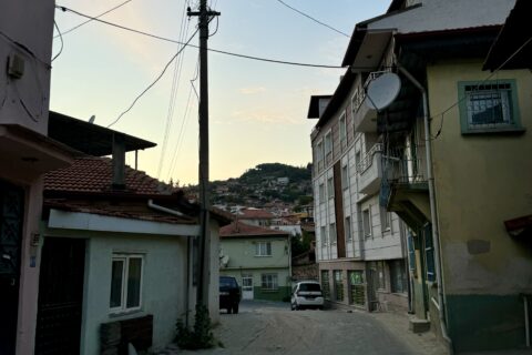 Buldan tarihi evleri ile bilinen ilçenin sokaklarından biri