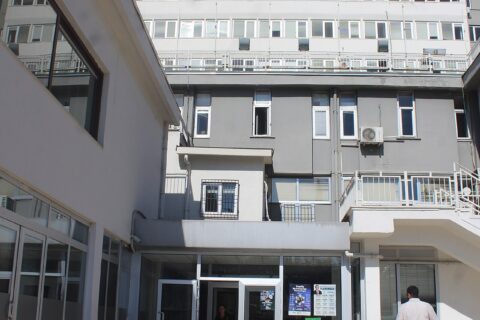 Denizli Büyükşehir Belediyesi binası; öğrenci ulaşım desteği ve eğitim yardımı kararları bu binadaki meclis oturumunda alındı.