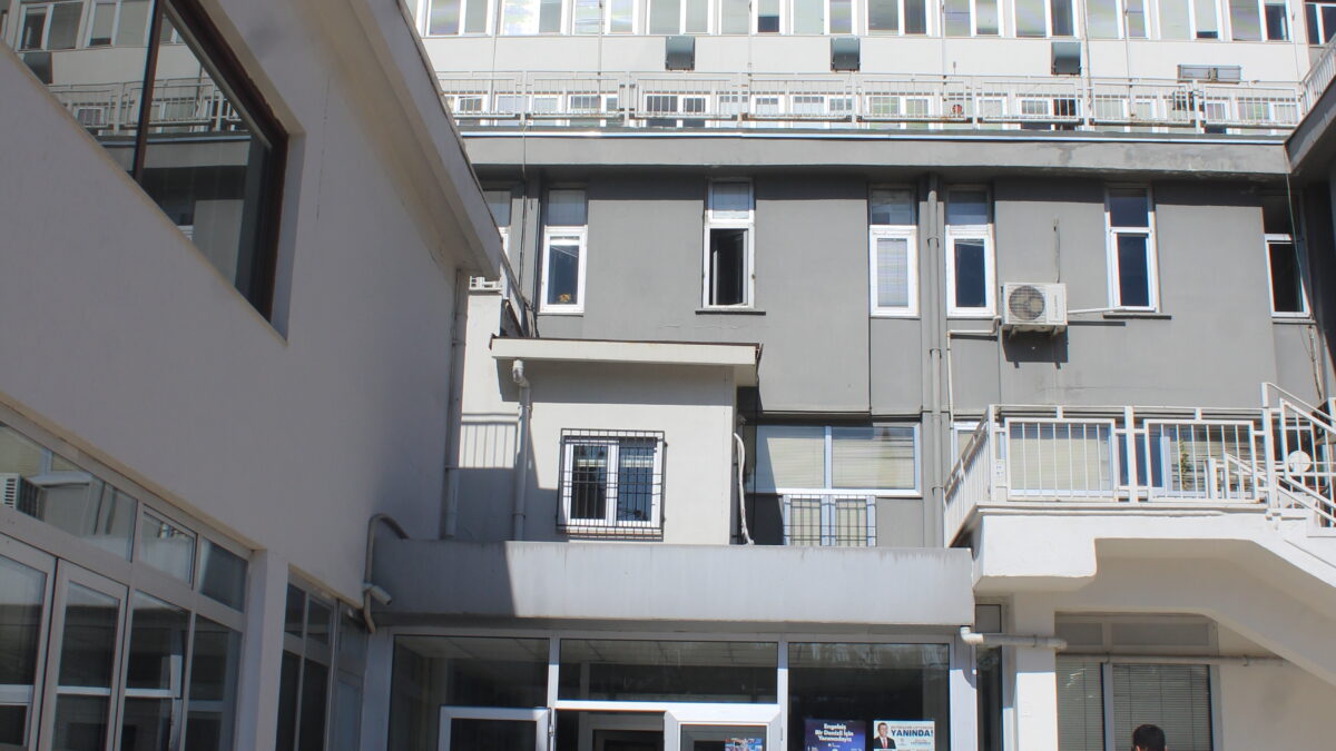 Denizli Ulaşım Ana Planı gündemiyle toplanan Denizli Büyükşehir Belediyesi hizmet binası