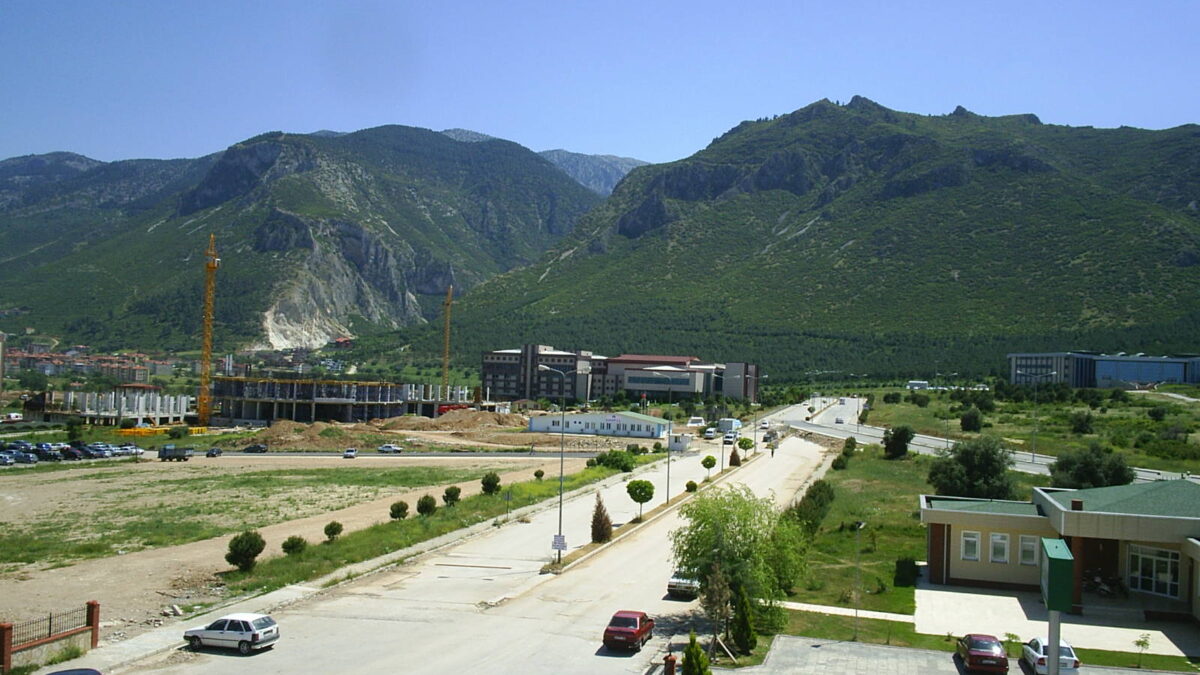 Denizli OSB Teknopark genel kurulunda üniversite temsilcisi olarak yer alan Pamukkale Üniversitesi kampüsü