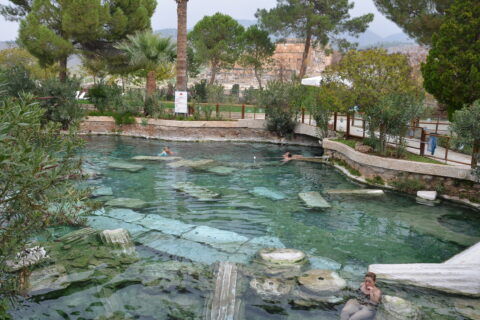Kleopatra Antik Havuzu Pamukkale Hierapolis batık sütunlar termal su