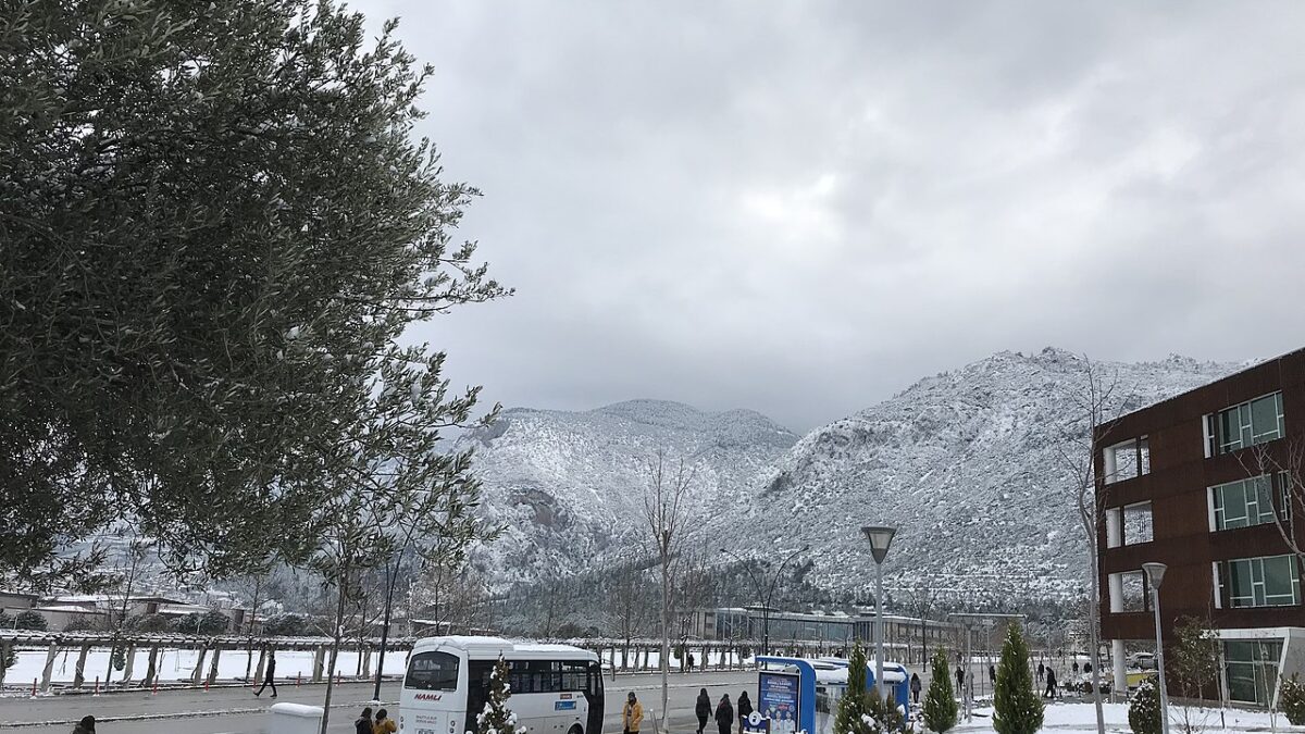 Pamukkale Üniversitesi kesin kayıt döneminde kampüsten bir görünüm