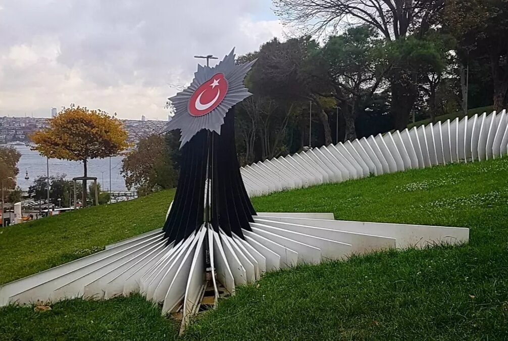 Pamukkale Zafer Bayramı etkinlikleri kapsamında 30 Ağustos anısına düzenlenen bir tören görseli