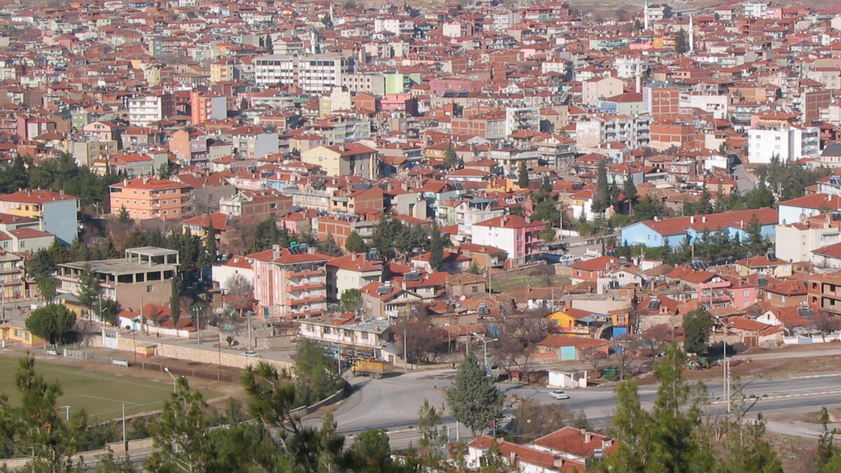 Tavas: Denizli’nin Antik Tabai’den Günümüze Uzanan Tarım İlçesi